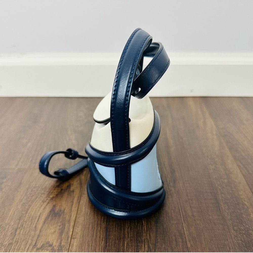 Alexander McQueen Micro Curve Leather Bucket Bag - Picture 7 of 13